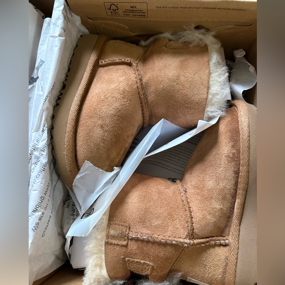 Toddler Uggs like New 6c
